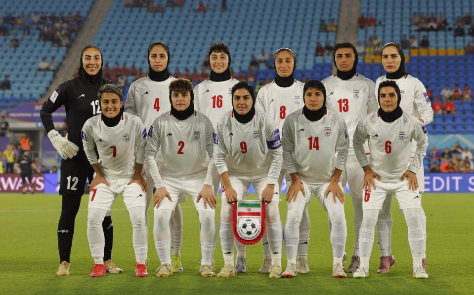 kaiyun-争议？祖国遭空袭后，伊朗女足亚洲杯集体拒唱国歌！主帅面带微笑