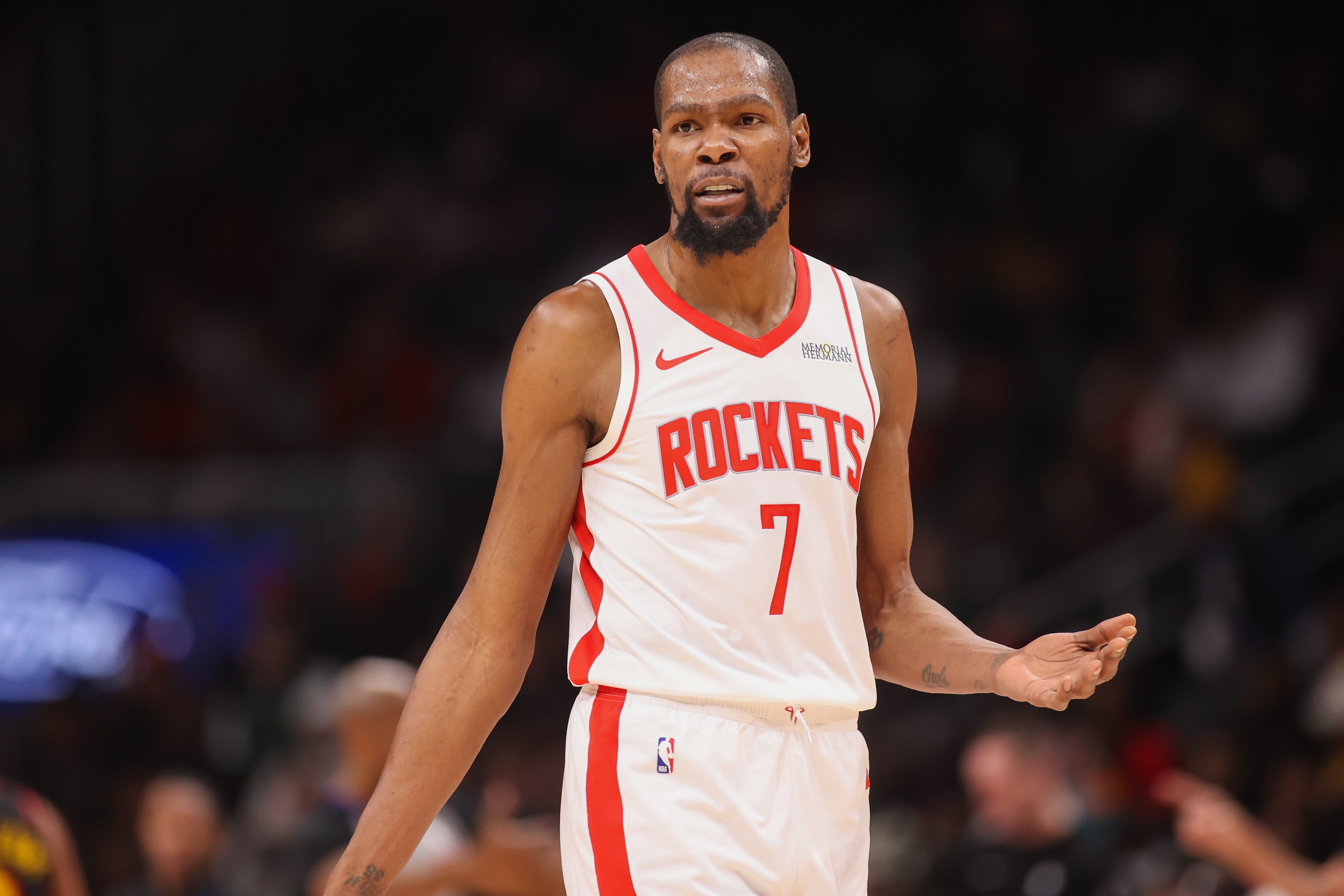 开云-网友：KD是毒瘤&amp;太阳的事在火箭重演 KD：你没进过更衣室怎么知道